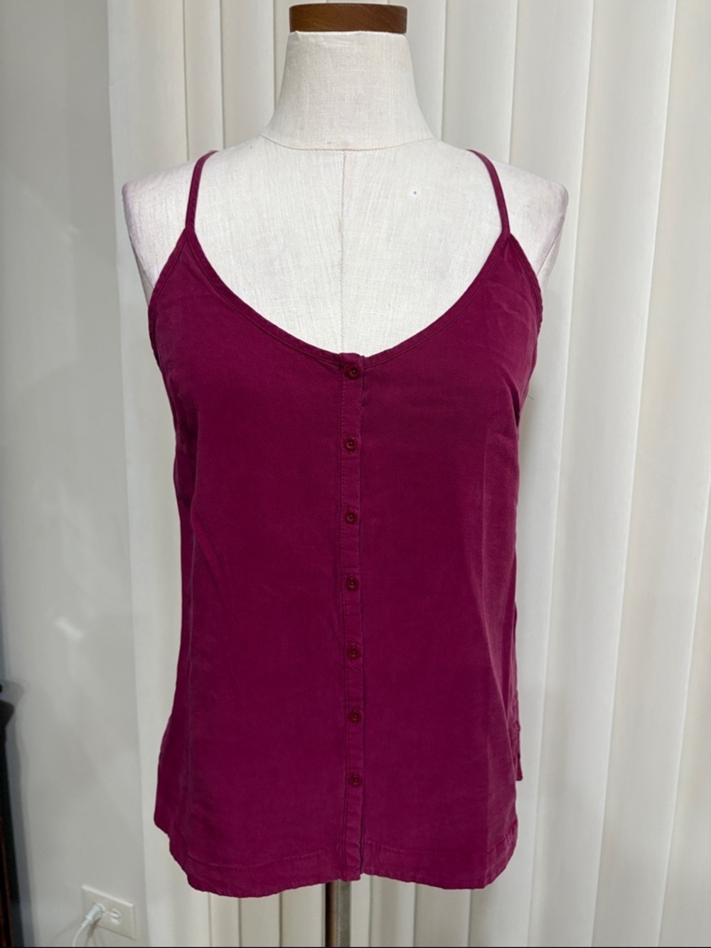 Anthropologie women’s wine color Button-Front Camisole racer back thin straps XS